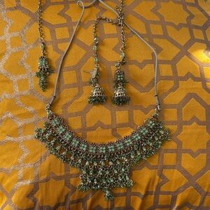 Elegant Green Necklace and Earring Set